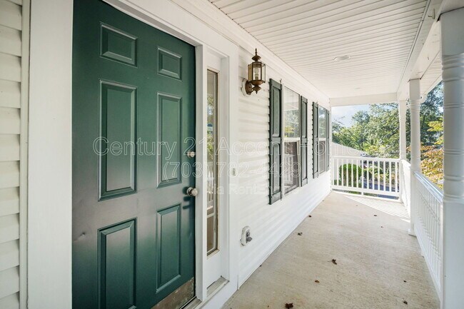 Building Photo - 16 Twin Lake Ct