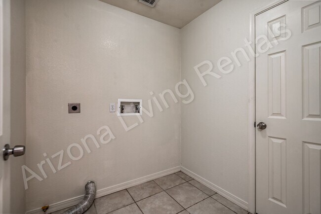 Building Photo - HUALAPAI MOUNTAIN FOOTHILLS HOME