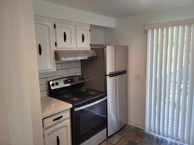 Building Photo - 5512 Woodlawn Ave N