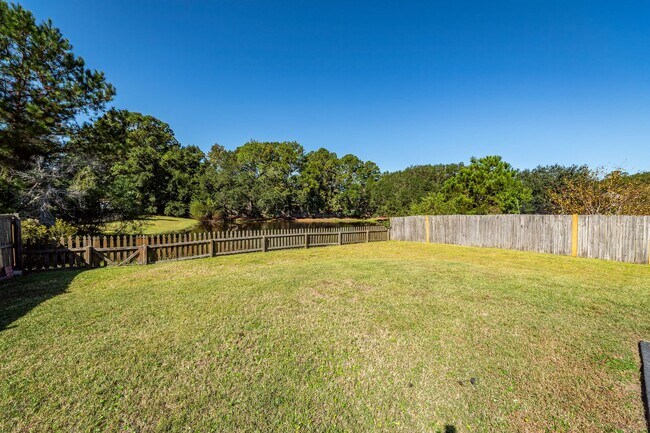 Building Photo - 4 Bedroom, 2.5 Bathroom Home in Brownswood...