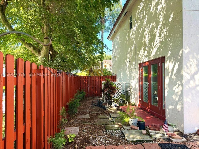 Building Photo - 4631 SW 154th Ct