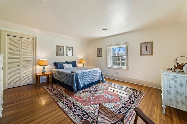 Building Photo - 385 Sherwood Ave