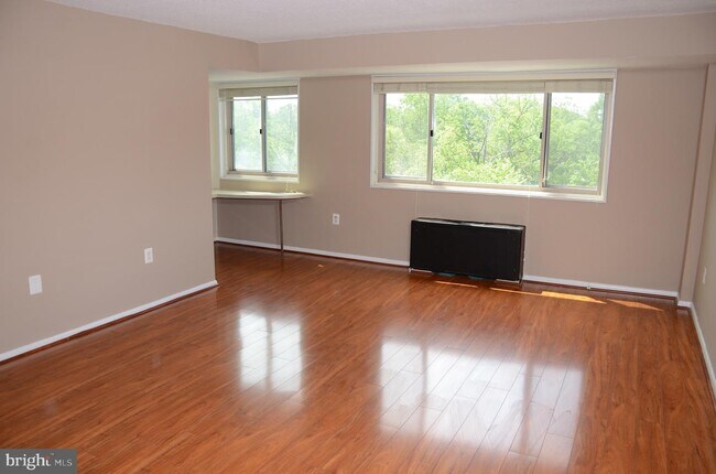 Building Photo - 2500 N Van Dorn St