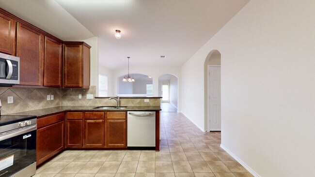 Building Photo - REMODELED BEAUTY WAITING FOR YOU BY FORT H...