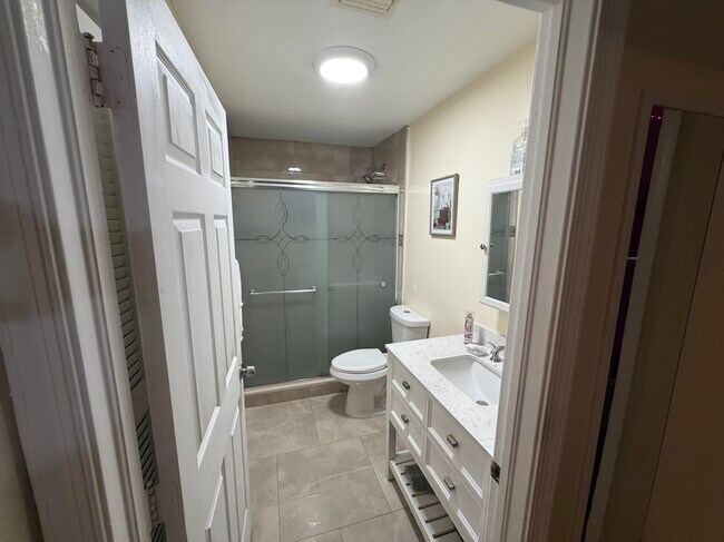 Building Photo - 5842 Lake George Pl