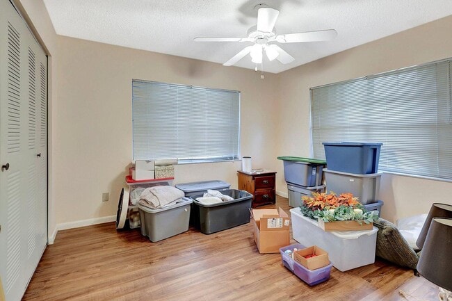 Building Photo - 5840 Summerfield Ct