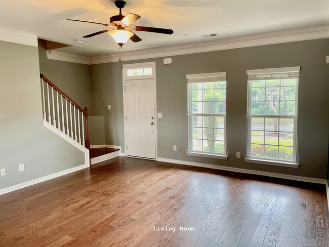 Living Room - 2020 Hemlock Dr