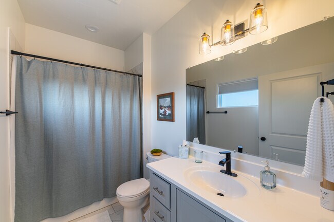 Building Photo - 833 Linstrang Wy