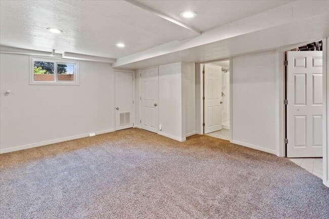 Building Photo - 1263 E Emerson Ave