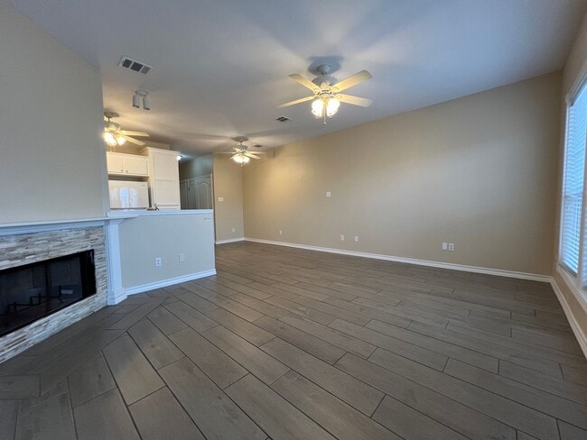 Building Photo - WATERFRONT TOWNHOME ON THE ISLAND!