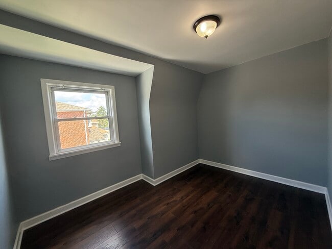 Building Photo - 4328 N Oak Park Ave
