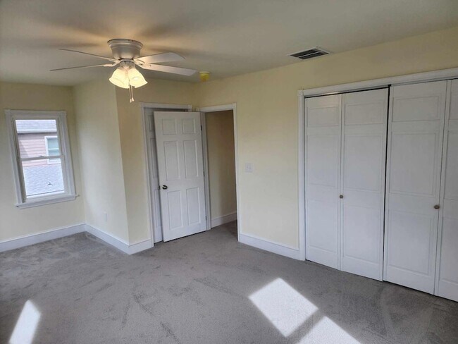 Building Photo - 522 S Broadway