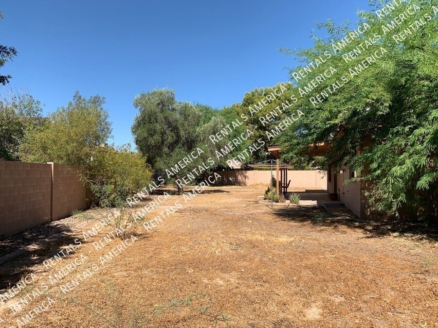 Building Photo - 2723 S Estrella Cir