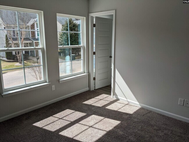 Building Photo - 200 Bluewing Dr