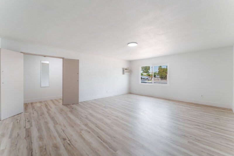 Building Photo - 1808 E St Louis Ave