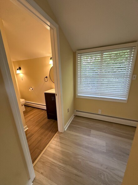 Mud Room - 84 George St