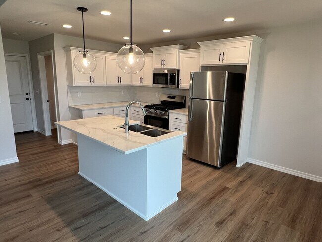 Building Photo - PRE-LEASING! South Nixa 3 Bedroom Family Home