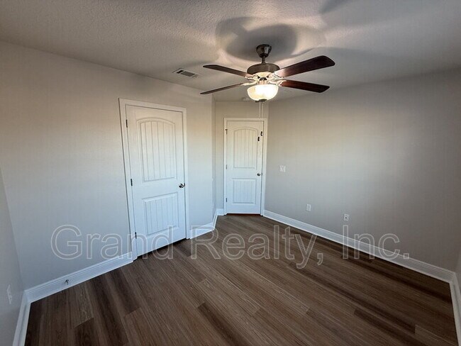 Building Photo - 5621 Flume Dr