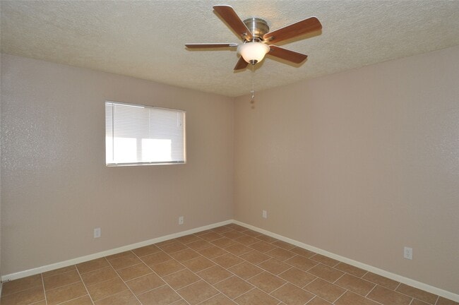 Building Photo - 4710 Pine St