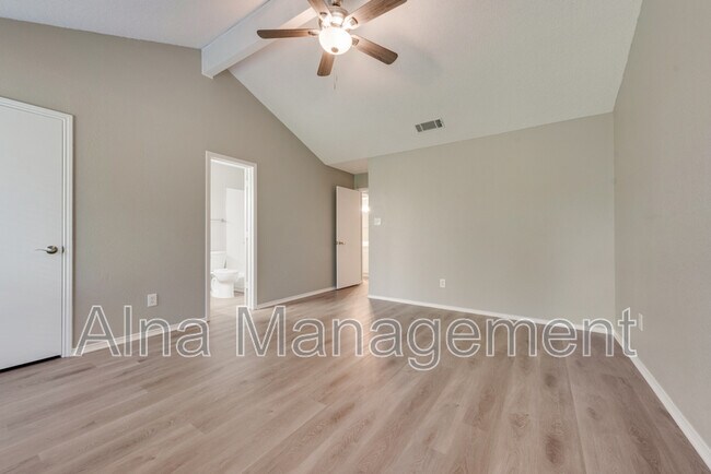 Building Photo - 6541 Ridglea Dr