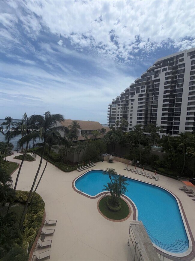 Building Photo - 540 Brickell Key Dr