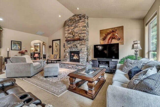 Building Photo - Pebble Creek
