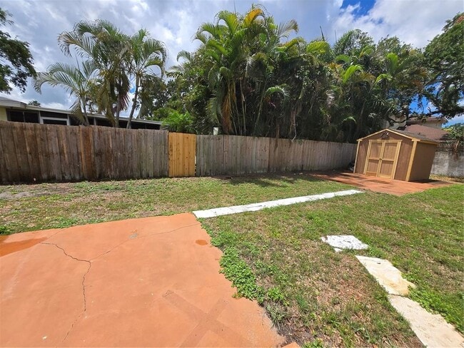 Building Photo - 1630 Summerdale Dr