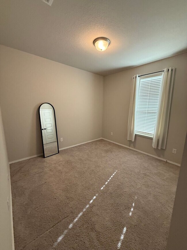 Building Photo - NEW 4 Bedroom in Joshua ISD. Move in special for the end of the year!