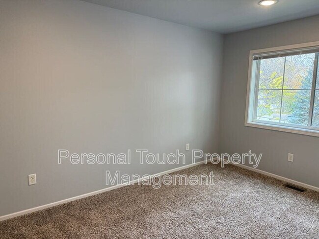 Building Photo - 808 7th Ave S