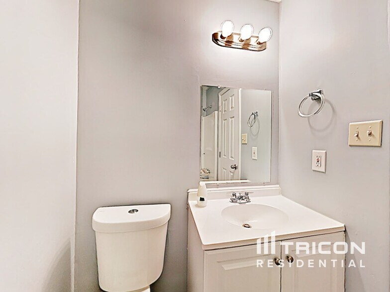 Building Photo - 520 Allens Landing Ct