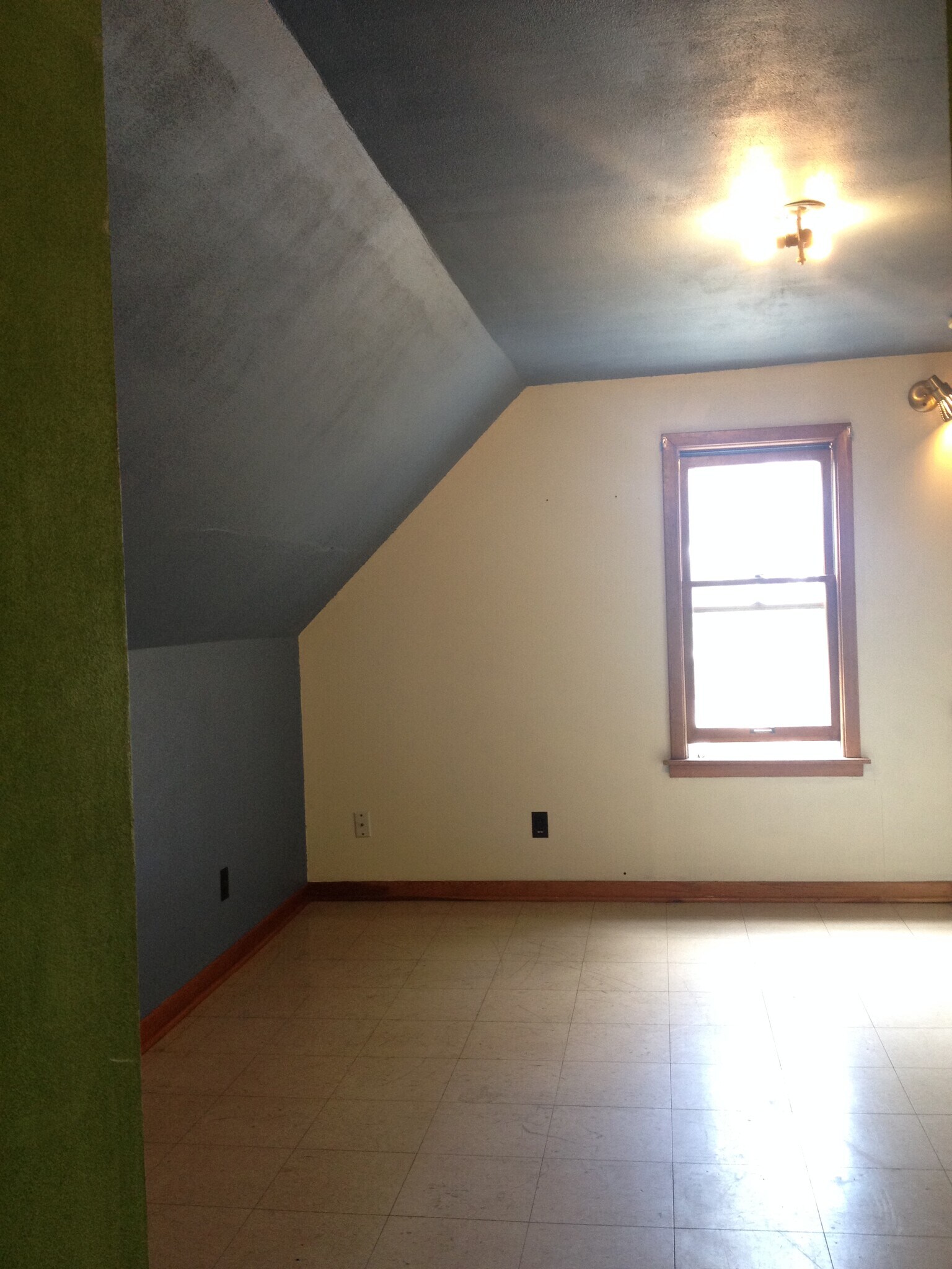 Building Photo - 2421 S Howell Ave