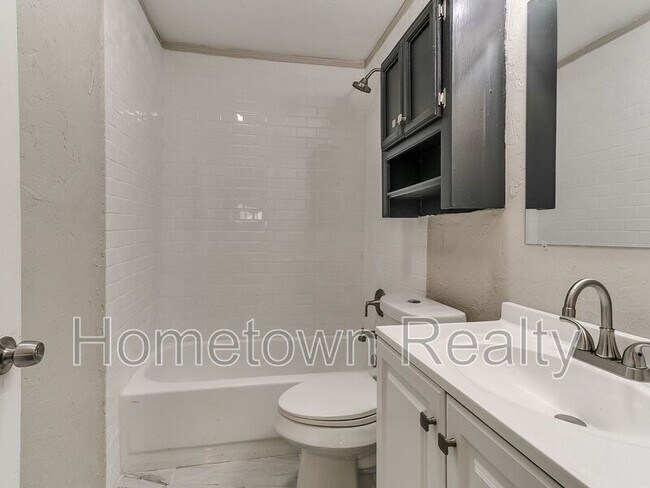 Building Photo - 220 E Jacobs Dr