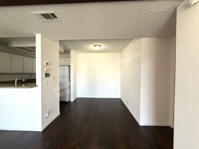 Building Photo - 2406 Village Green