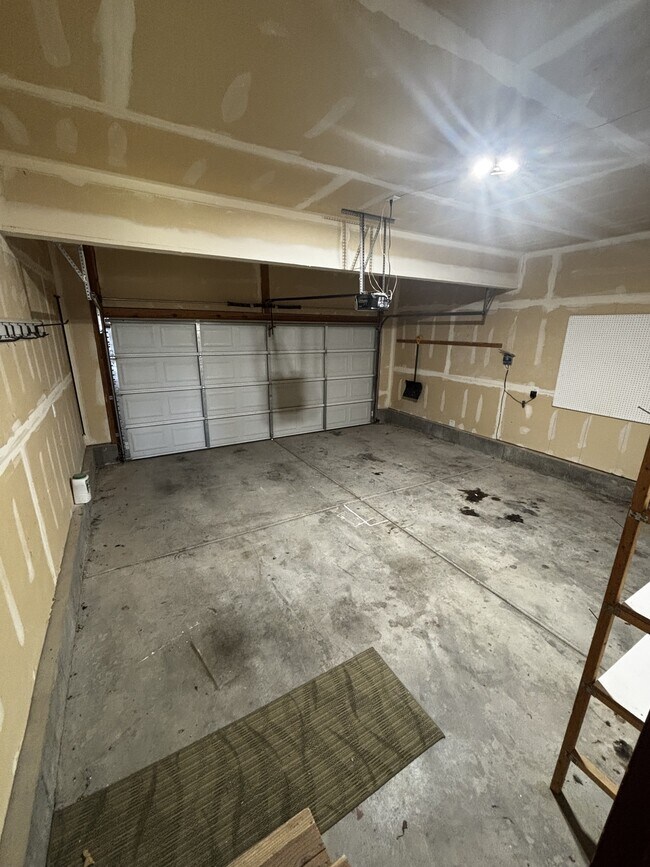 Building Photo - 2431 Ox Yoke Dr