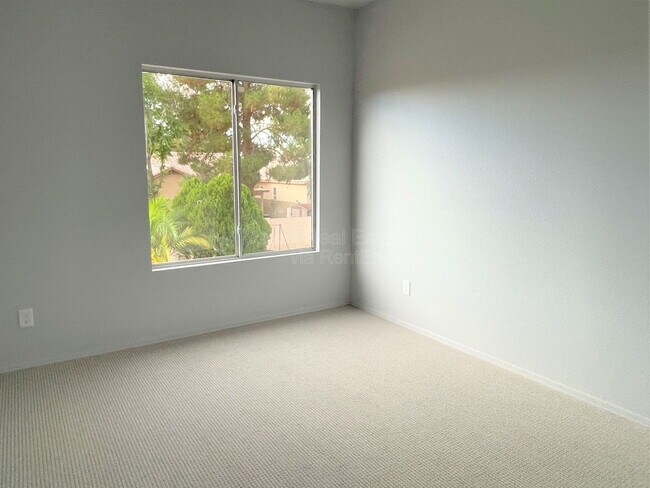 Building Photo - 5164 W Ross Dr