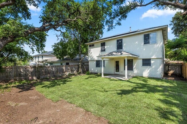Building Photo - 2219 Ada Ln