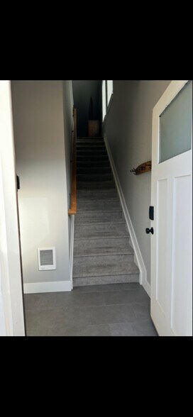 Building Photo - 4327 1/2 Wolff St