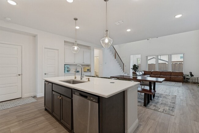 Building Photo - 3508 Sunflower St