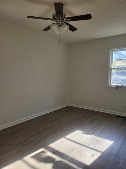 Building Photo - 2605 Vineyard St