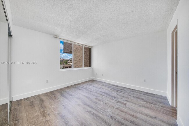 Building Photo - 10700 SW 108th Ave