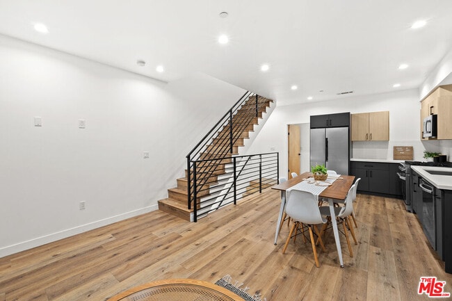 Building Photo - 807 N Cherokee Ave