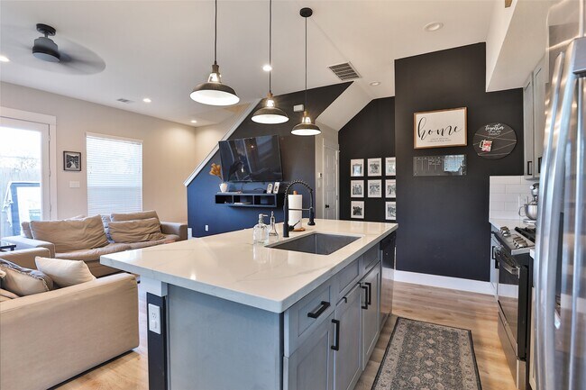 Building Photo - 712 Pinemont Cyn Ln