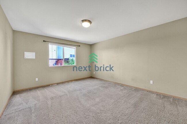 Building Photo - 3 BED & 2.5 BATH TOWNHOUSE FOR RENT