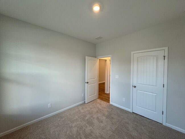 Building Photo - Renaissance at White Oak