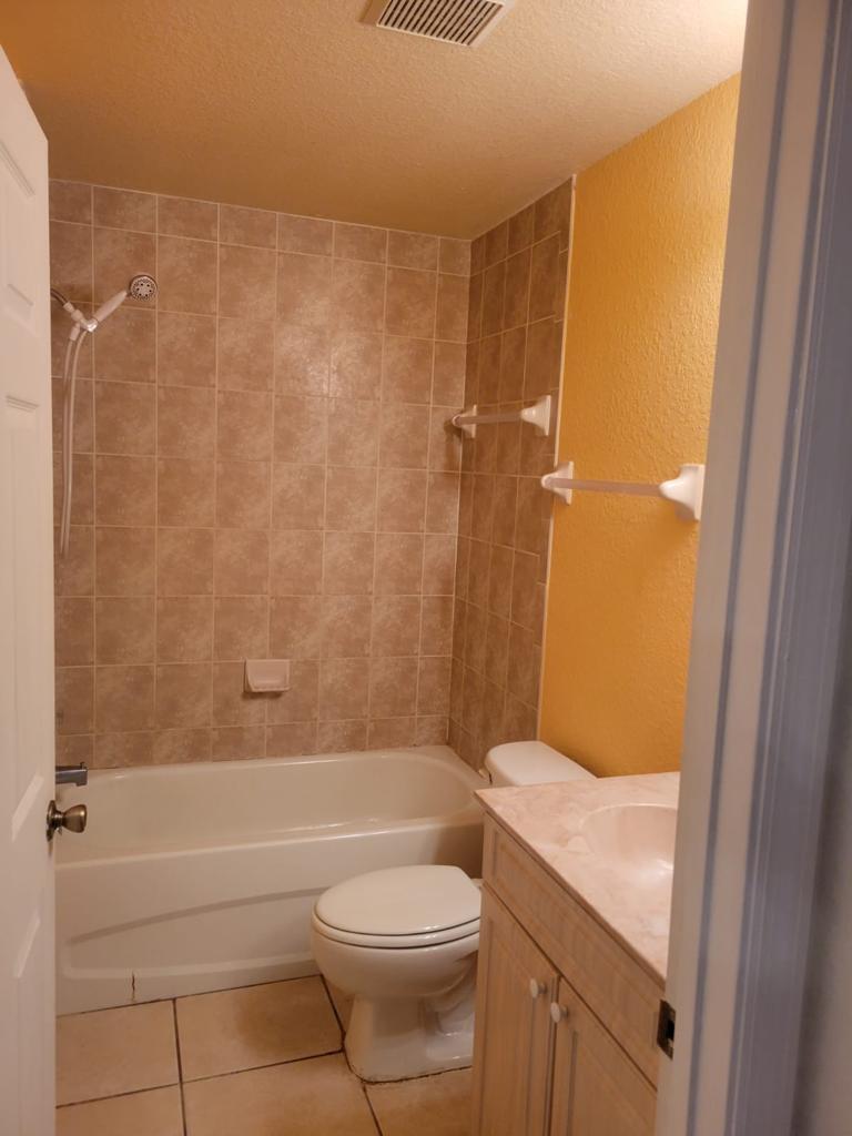 Building Photo - 5039 Locke Ln