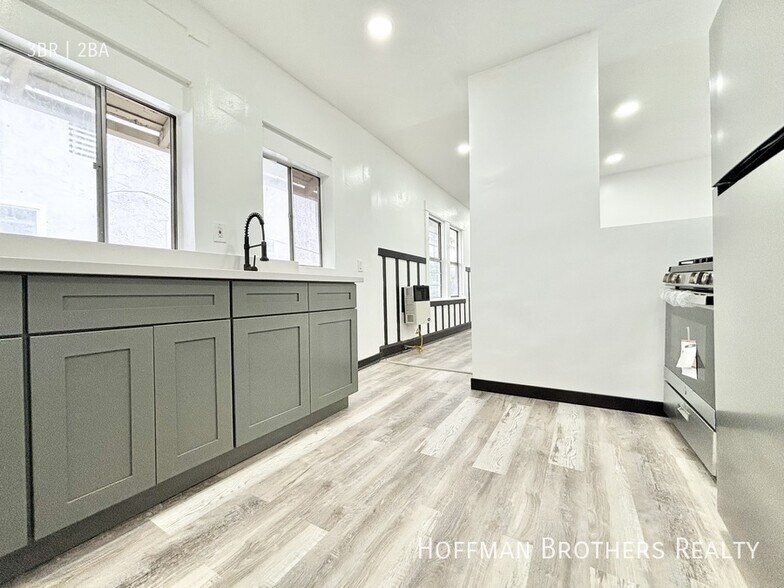 Building Photo - 1518 11th Pl