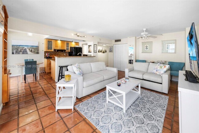 Building Photo - 2555 Collins Ave