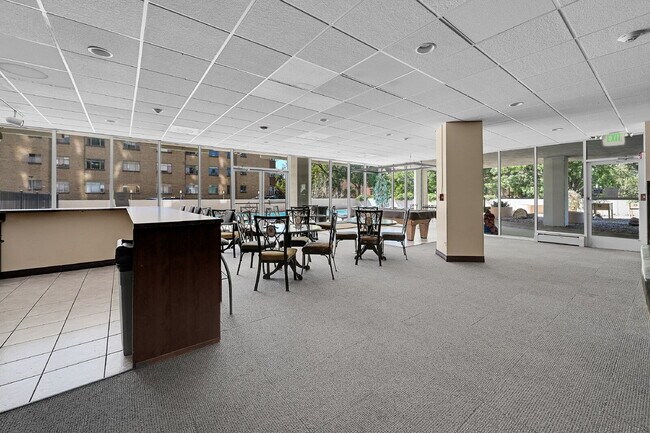 Building Photo - $1,795 - 1 Bed, 1 bath Condo in Denver wit...