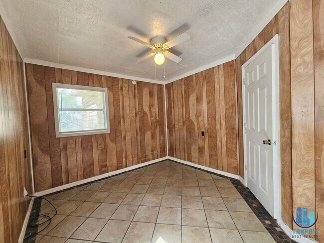 Building Photo - 2 bedroom, 1 bath house for rent in Lakeland - Available NOW