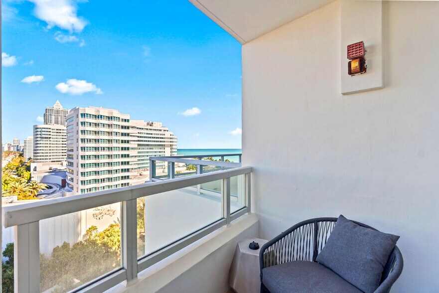 Building Photo - 4441 Collins Ave